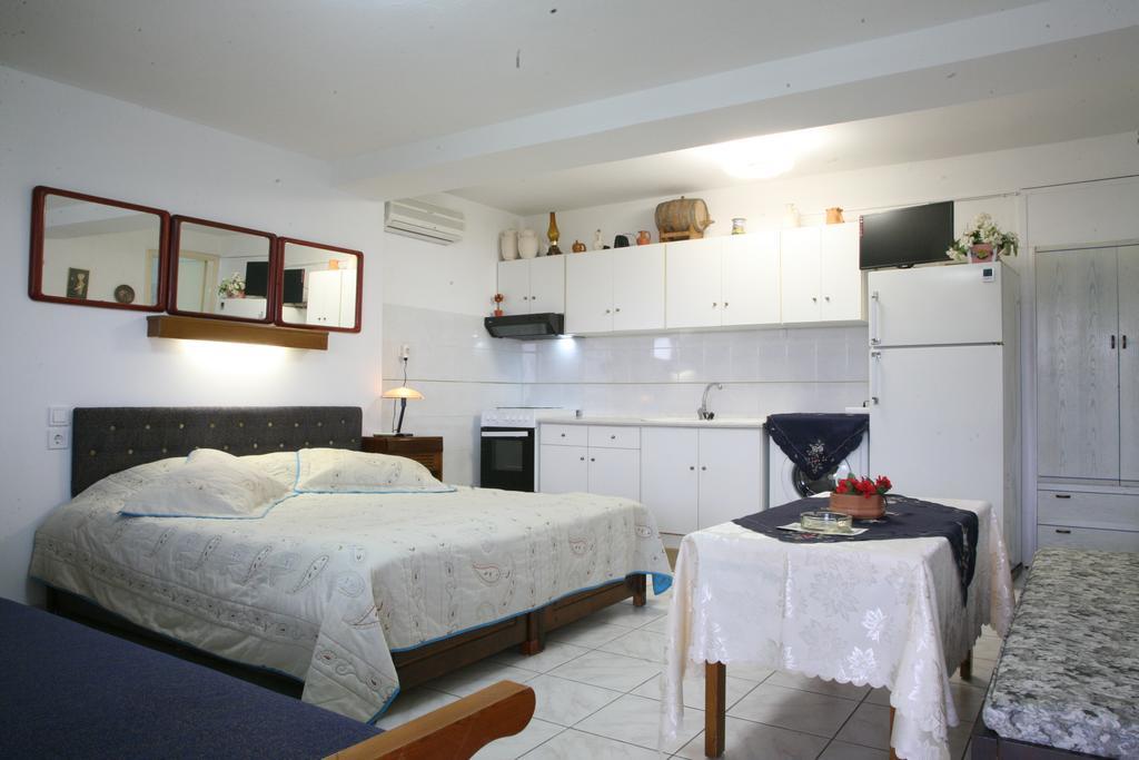 Aigli Apartments Nea Anchialos Exterior photo